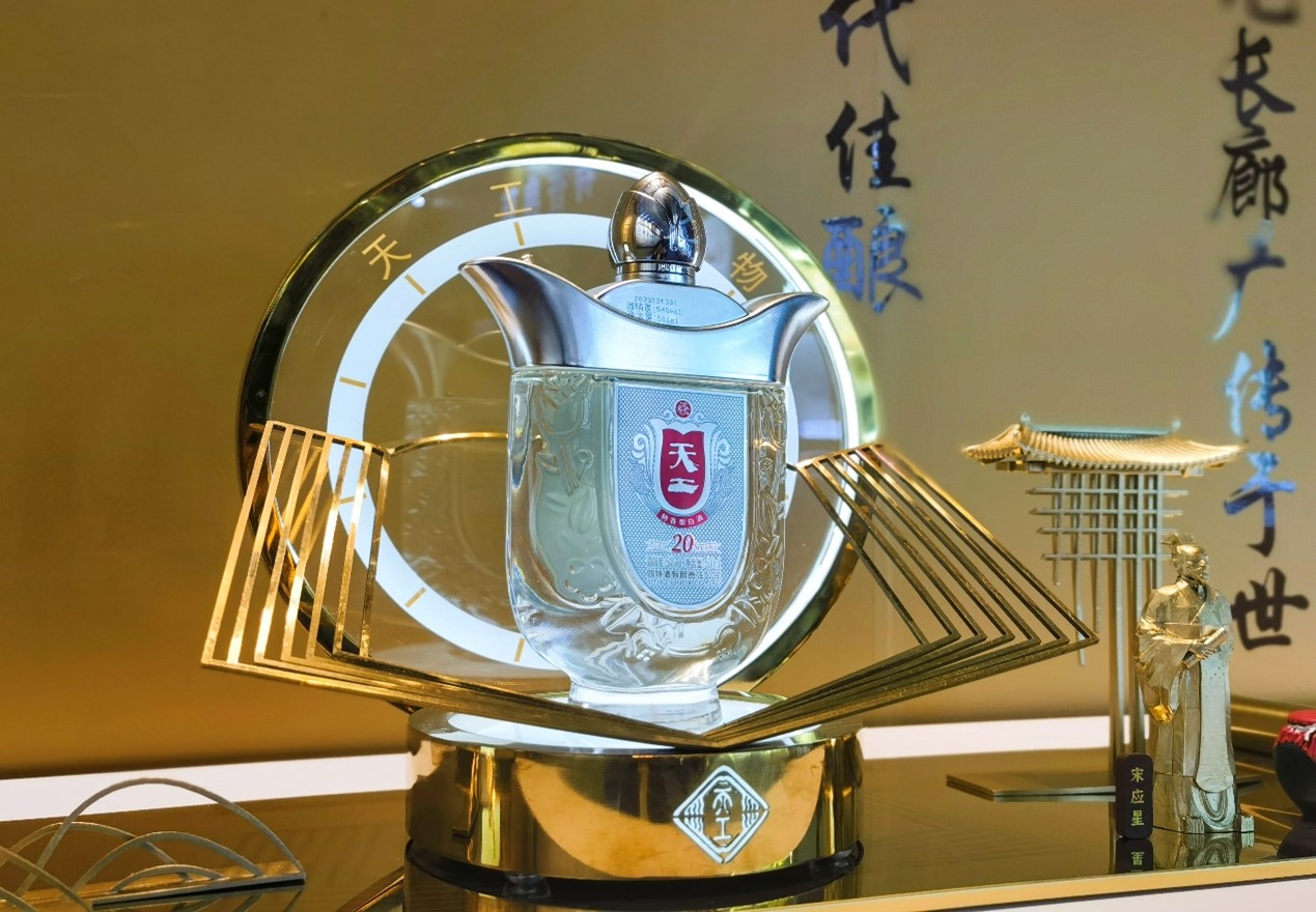 榮膺“華夏獎(jiǎng)”，四特以匠心鑄非凡，彰顯中國(guó)特香白酒標(biāo)桿力量