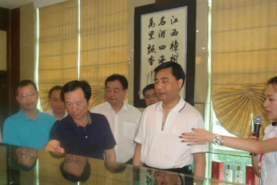 江西省委常委、紀(jì)委書記周澤民一行蒞臨四特酒公司參觀考察